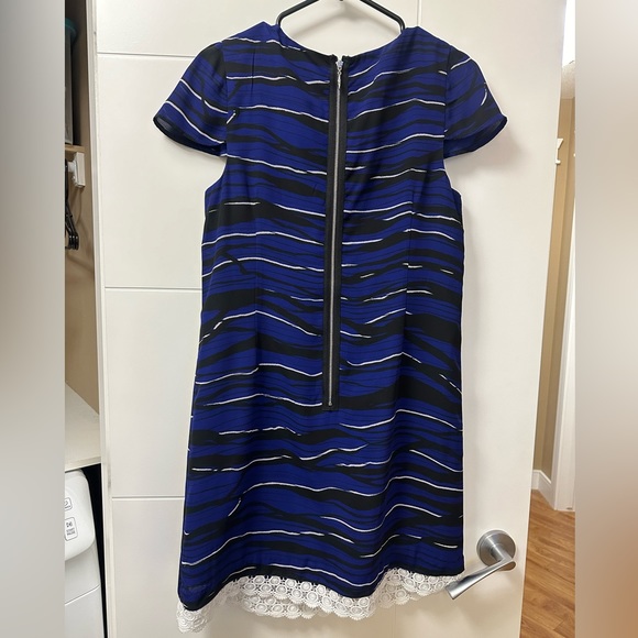 Cap sleeve dress with lace trim - Picture 3 of 5